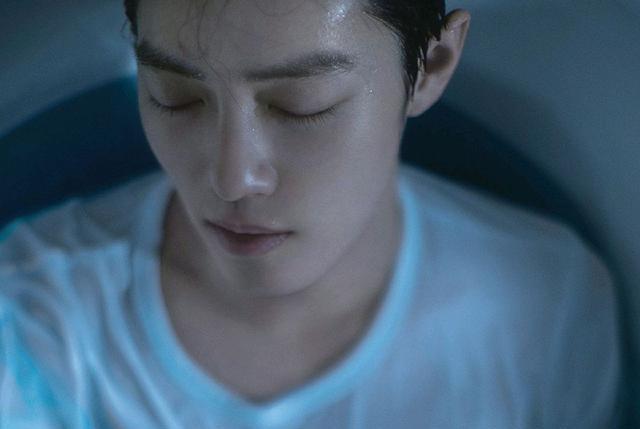 肖战|肖战魅力有多强悍？浴室大片几秒钟撩人与无形，阅读量高达2亿