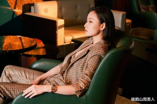 尹正|?倪妮的“斩男身材”太赞，穿吊带裹身裙没一丝赘肉，性感又妩媚