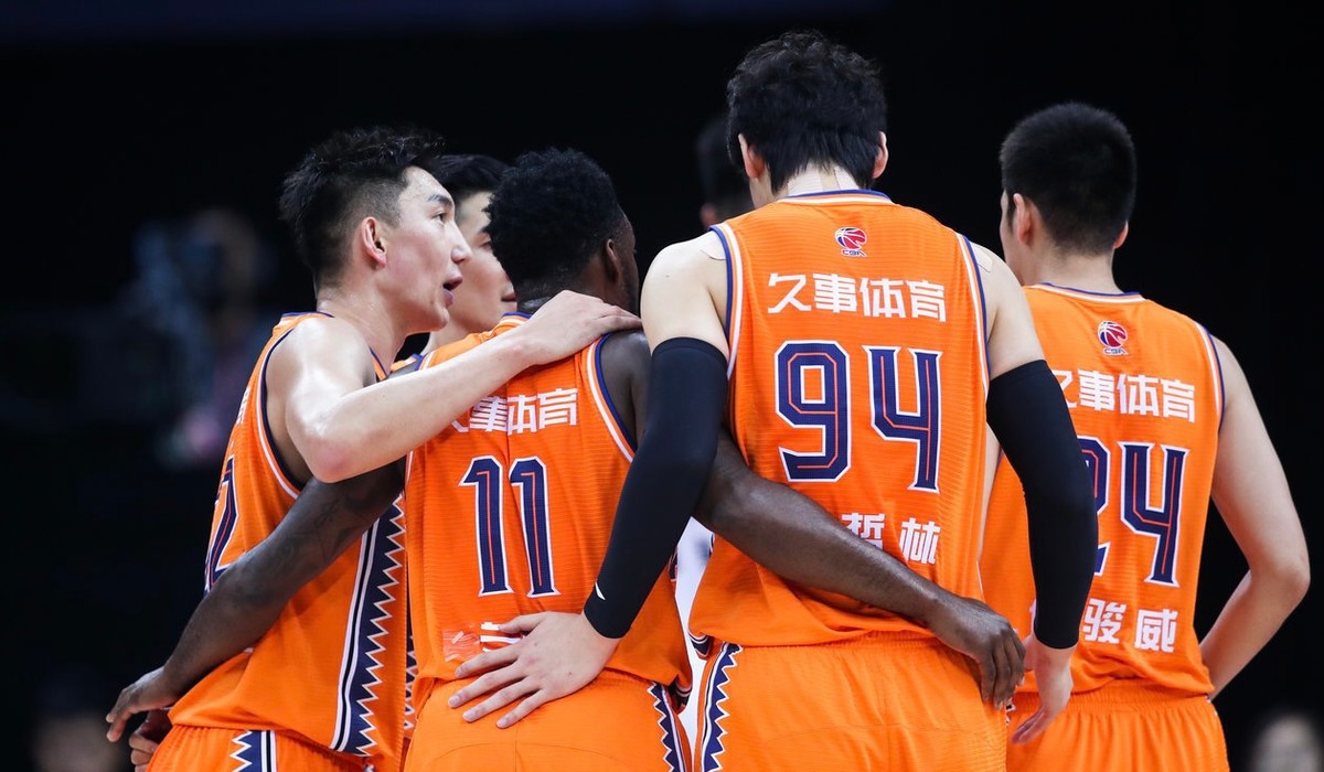 王哲林|对不起睢冉，王哲林仅6+6，上海却34分狂胜，你离开家乡没错
