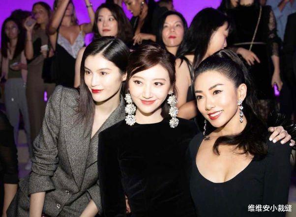 景甜|太阳直射还能白到发光？景甜的夏日“美白秘籍”大公开，请收好
