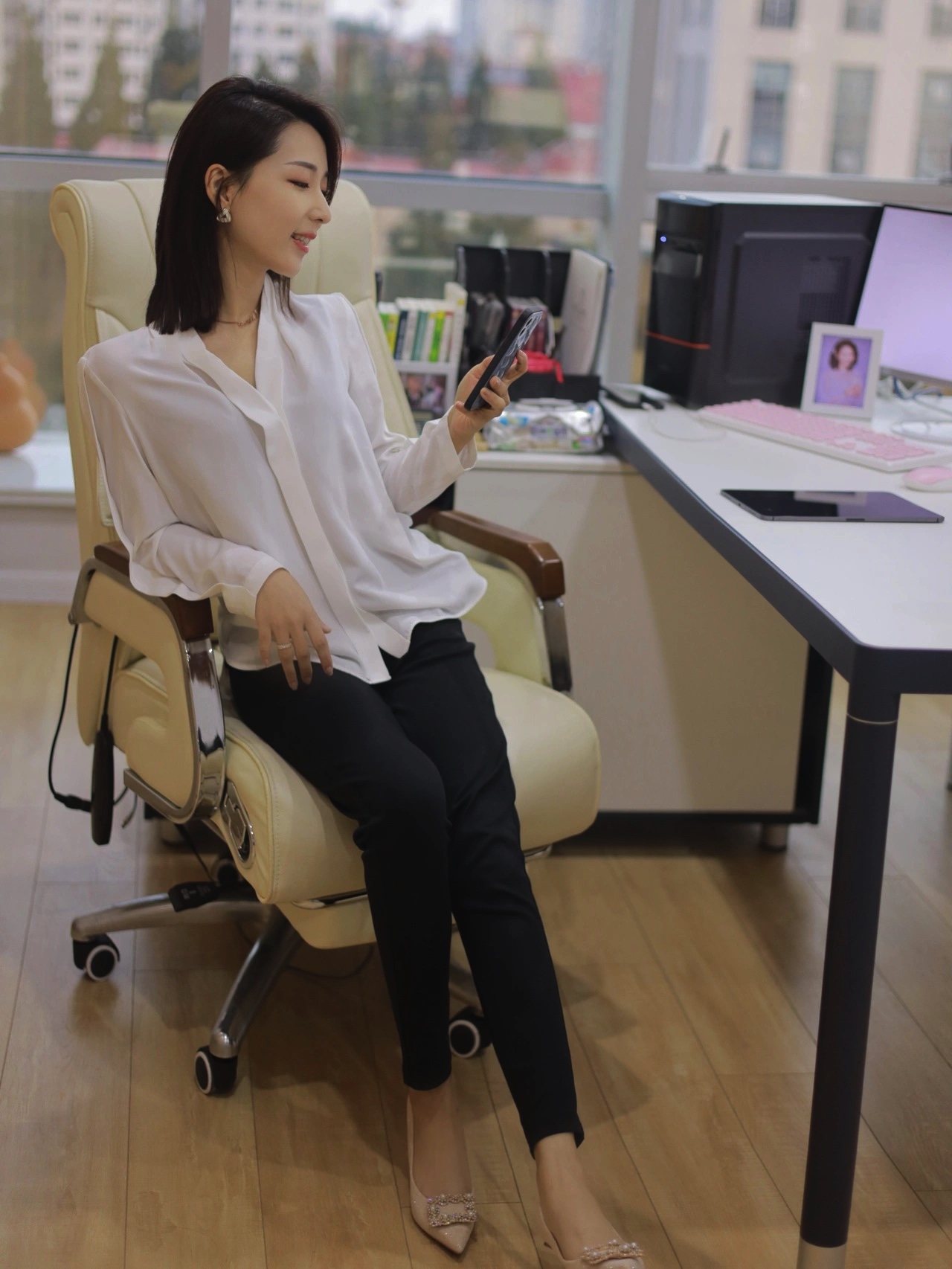 穿衣搭配|职场穿搭丨女人30岁后上班穿啥？悦己更重要，越简单越舒适