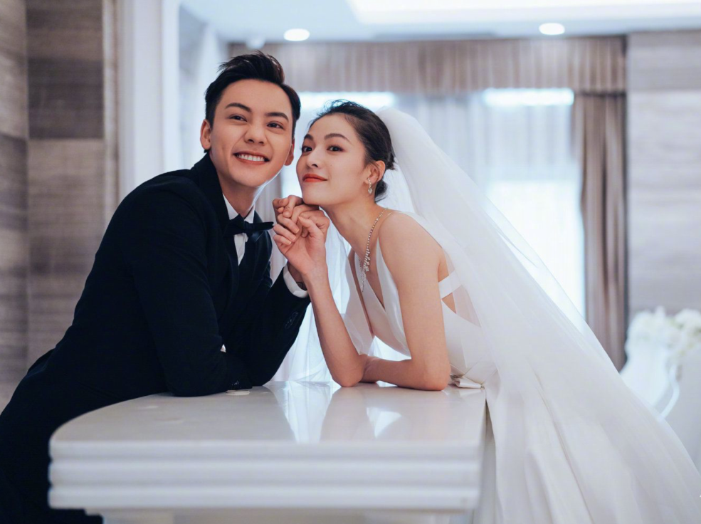 张哲瀚|谁红就搭谁，与肖战王一博张哲瀚的合作已完成，下一个是龚俊？