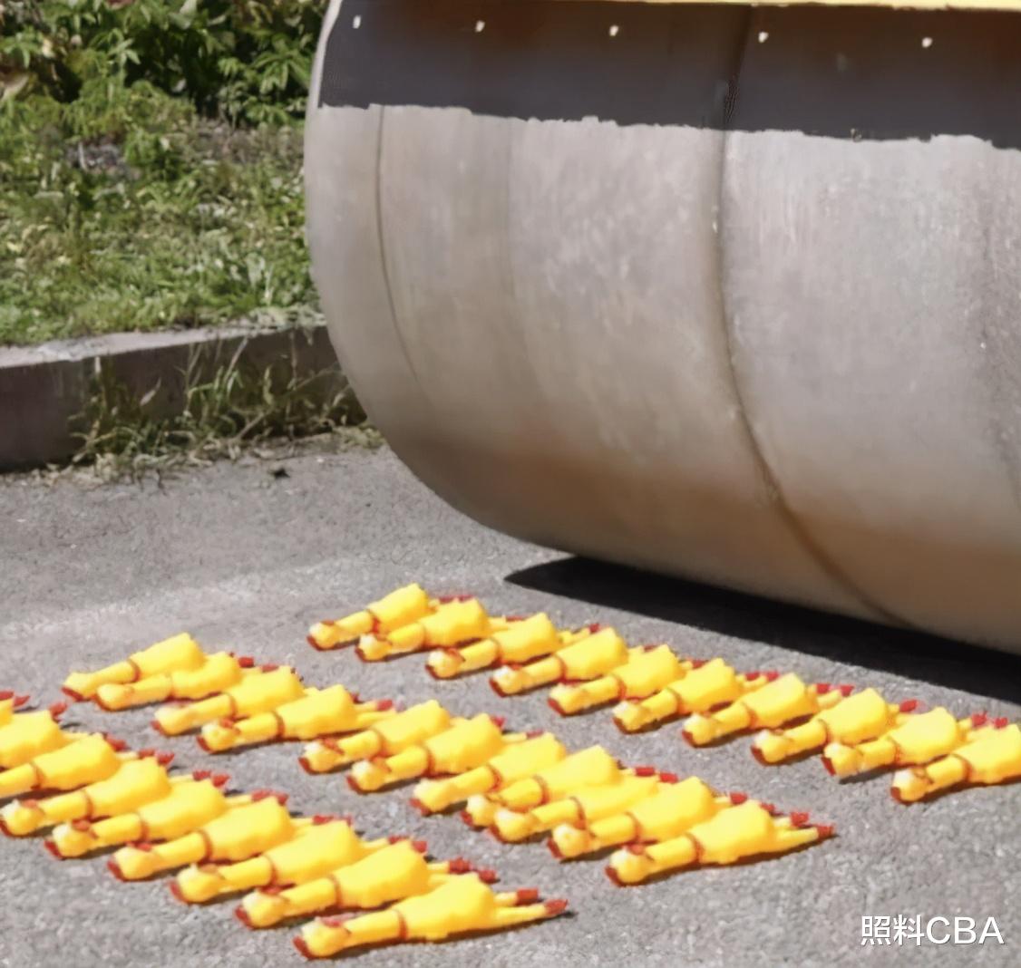 小姐姐|“在河边钓鱼，小姐姐却在旁边练瑜伽，这我哪里还有心思钓鱼？”哈哈哈哈哈