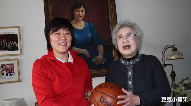 豆豆小糖果 郭兰英的人生：头婚流产遭抛弃，二婚幸福却成寡妇，今90岁无儿女