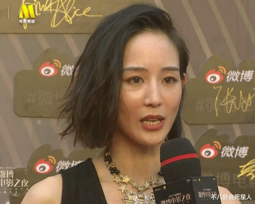 陈飞宇|上影节红毯生图：陈飞宇嘴凸黑眼圈重，孟美岐牙齿黄，景甜脸紧绷