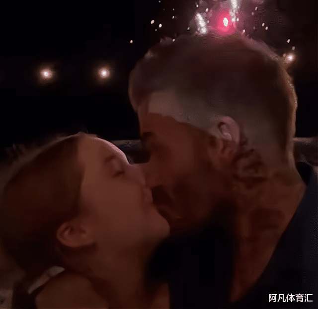 贝克汉姆|贝克汉姆晒近照再惹争议！与10岁女儿嘴对嘴亲吻，引发球迷不满