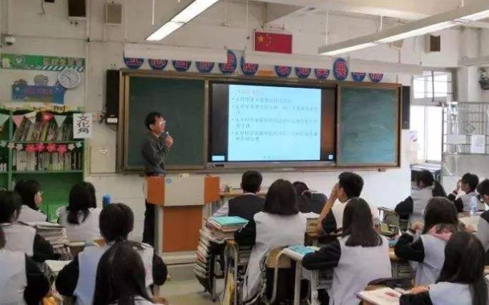 苹果|一张“职业等级图”走红，戏看三教九流，教师地位日渐“卑微”