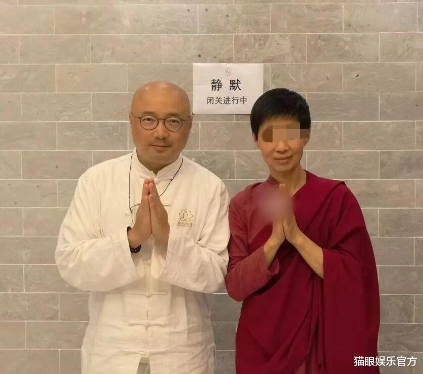 徐峥|徐峥上山修行，躺在地板上合照好放松，不受陶虹退出张庭公司影响