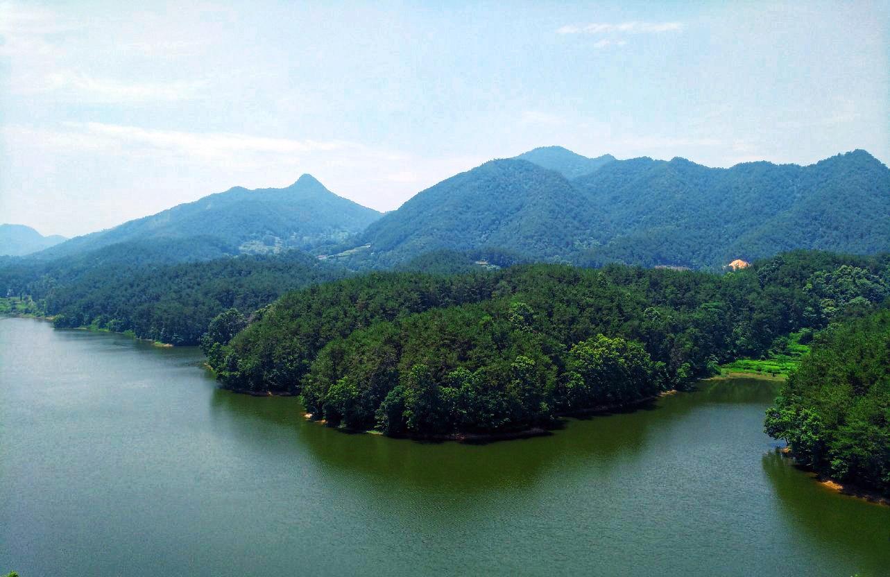 汉中 距汉中20公里，有一个被遗忘的“小南湖”，风景媲美杭州西湖！
