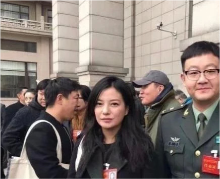 洛神|人民大会堂不许化妆，明星们真实颜值被打回原形，看到杨幂我醉了