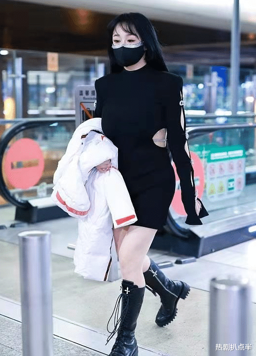 鞠婧祎|把机场当秀场？鞠婧祎零下破洞裤，有人露腿又露腰，太尴尬了！