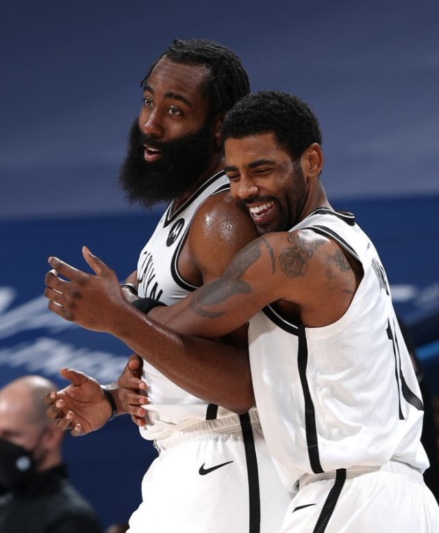 火箭队|欧文：哈登完全胜任控球后卫，球该在他手里，我可以打得分后卫