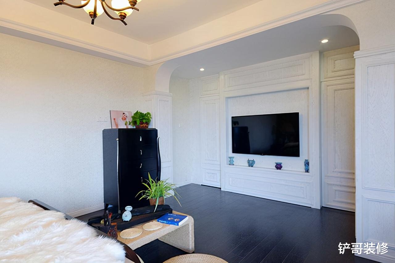 美式别墅的独特韵味，客厅没有电视也很美，复古和浪漫并存?