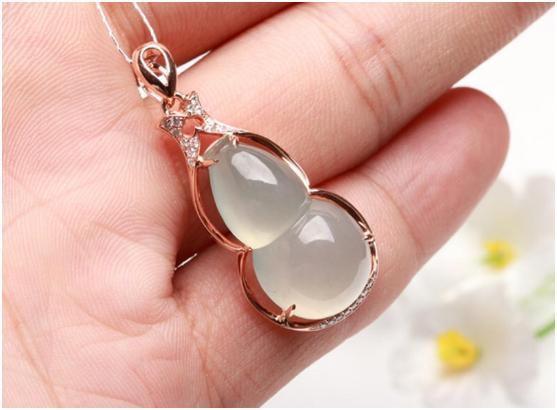 翡翠|想要分辨自己的翡翠处于哪个档次，值多少钱，这篇文章帮你解决