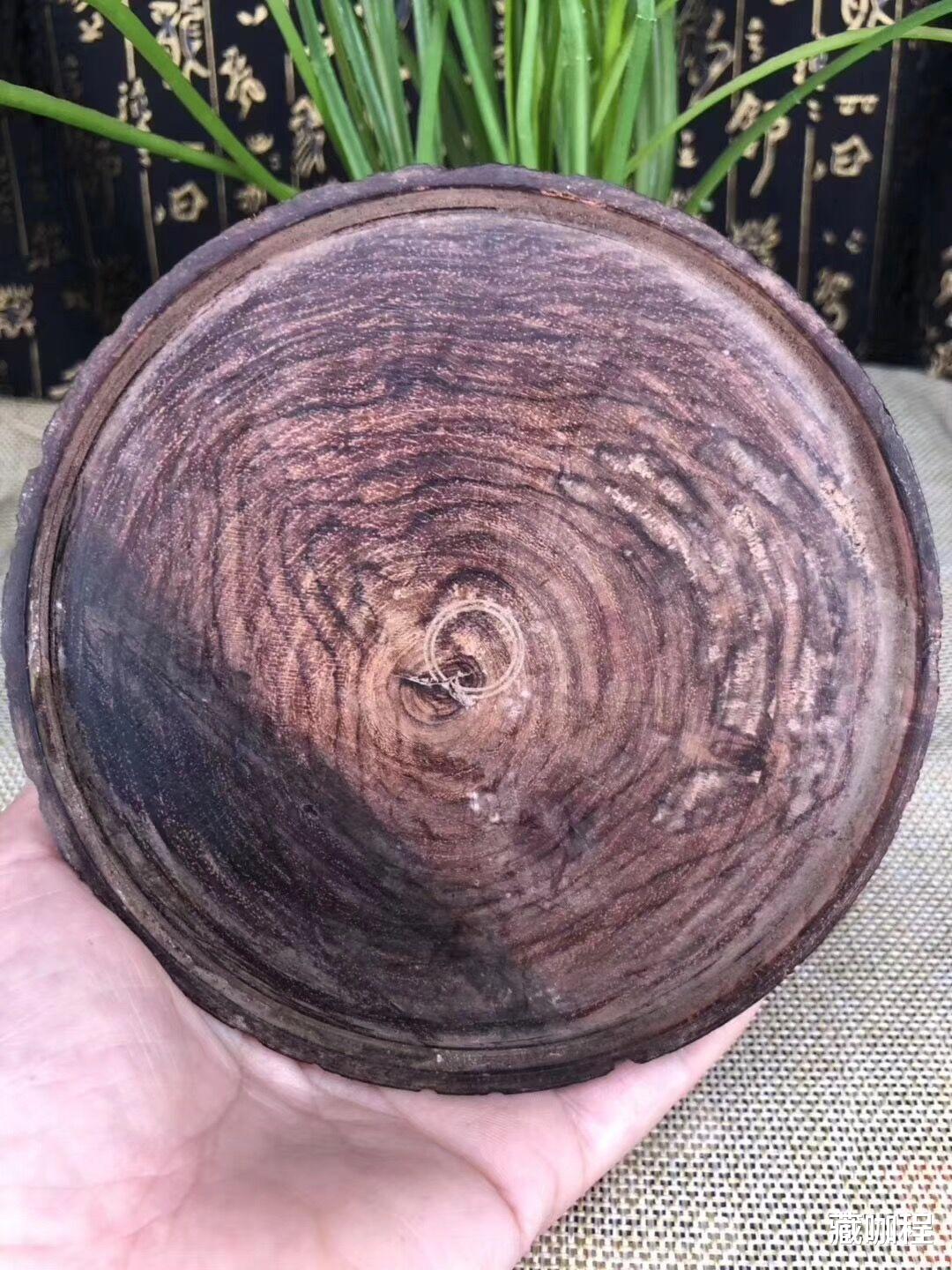 |外形惟妙惟肖，黄花梨木盘造出瓷器神韵