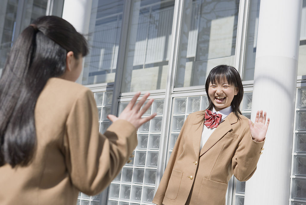 哑铃妈妈|“你孩子练琴,我孙子还睡不睡?老人敲门责难,宝妈的回击很解气