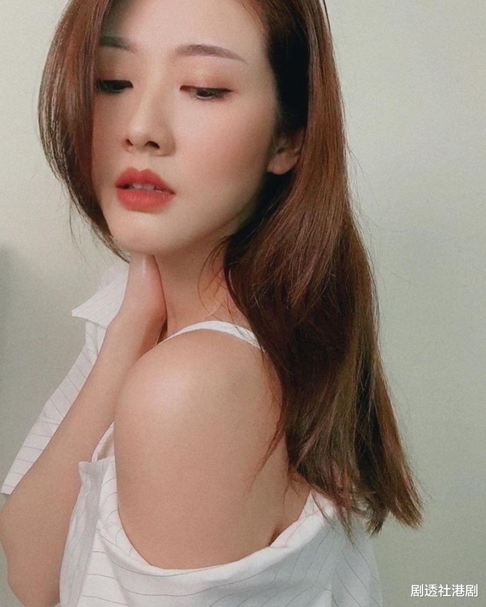 邓佩仪|负面新闻多多！TVB上位小花被网友吐槽身材，指其比选美时期胖很多