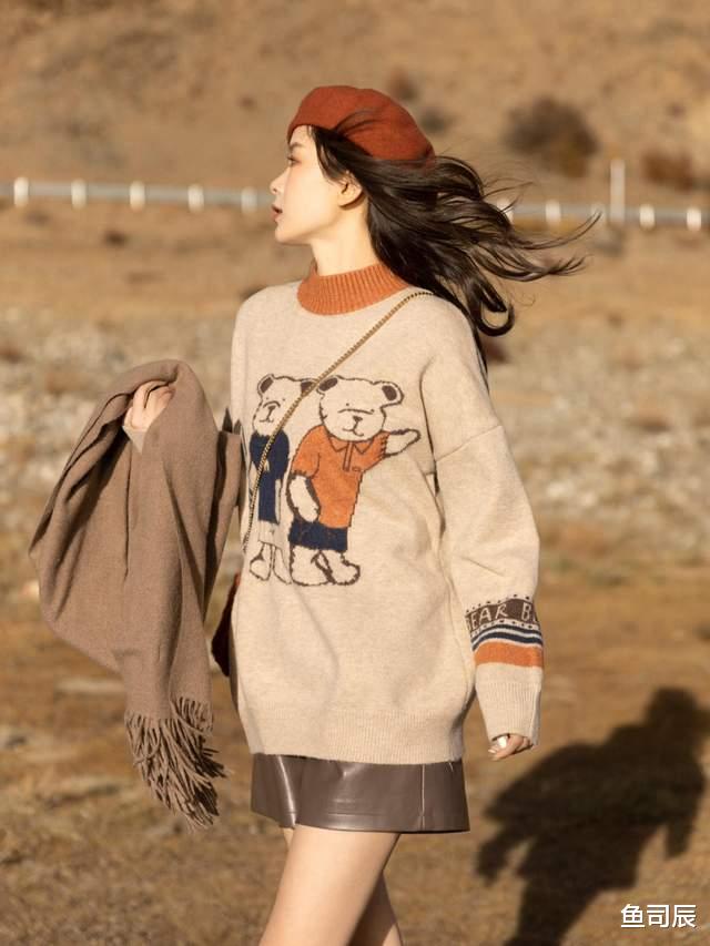 鱼司辰 秋冬必备单品,一定少不了毛衣的搭配,小个子女生也可以轻松驾驭