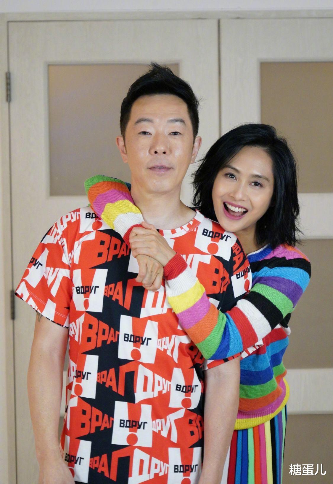 牛仔裤|朱茵不包装就很普通，穿牛仔裤搭平底鞋，真实身高有一米六吗？