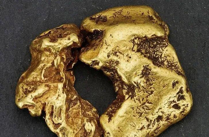 太空 宇宙中这颗金色的星球上真的有黄金嘛?假如人类前去开采会怎样?