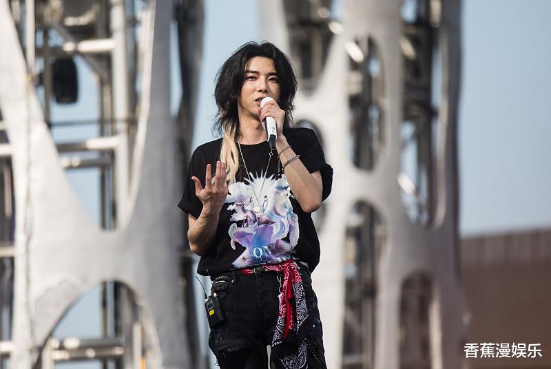 华晨宇|华晨宇演唱会凌乱假发，造型引发热议