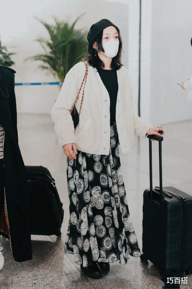 周迅|周迅终于发福利了！穿紧身羽绒服配萝卜裤低调隐形，比小敏家还美