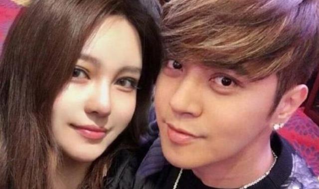 周扬青|周扬青化妆被怼脸拍,双眼皮“疤痕”抢镜,原来罗志祥说的是真的