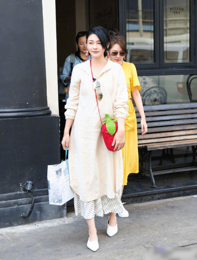 希林娜依·高|大S瘦了好多，穿黑色“孕妇裙”显得空荡荡，配短发还露出尖下巴