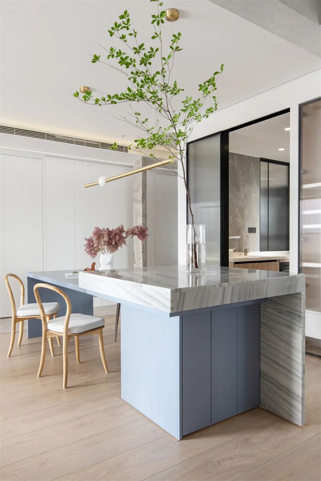 水泥墙、弧形设计：143m2摩登风，大概就是理想豪宅吧？