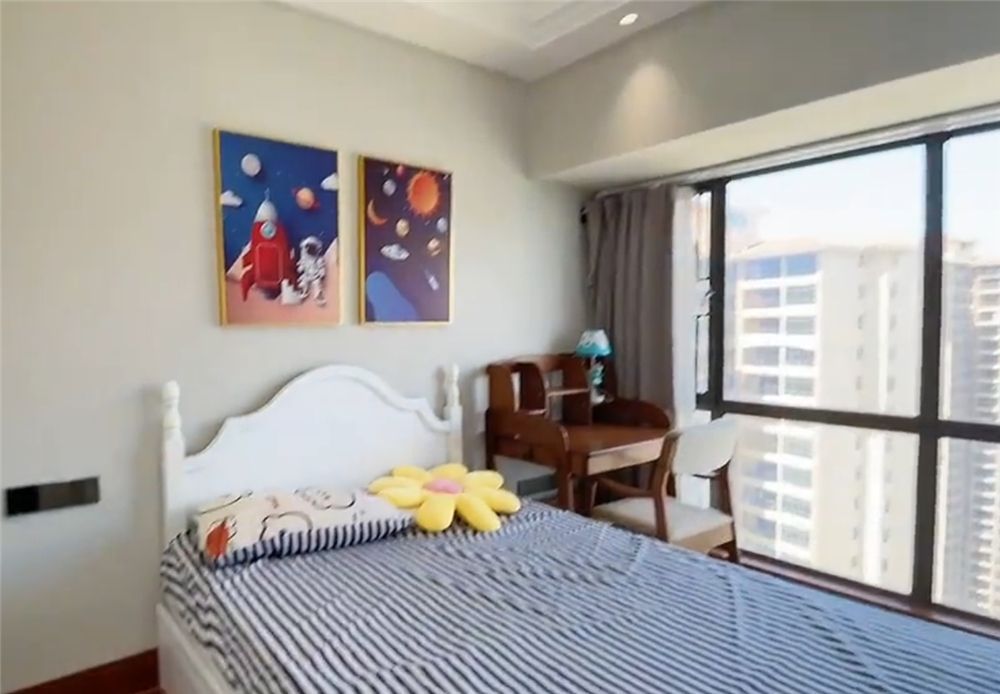 一家六口的405㎡顶层大宅:巧妙利用阁楼,装修出9室4厅5卫