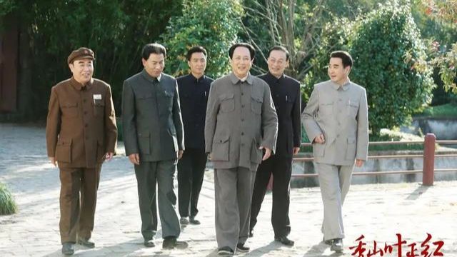 丁义珍|“丁义珍”央视热播剧演周总理，无形又无神，特型演员无人可用吗