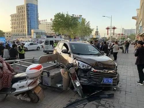 女司机为何容易把油门当刹车踩?老司机说出了实情,后悔才知道!