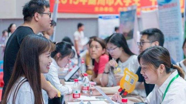 求职|大学生毕业找工作，是参加“校招”好还是“社招”好？幸亏选对了