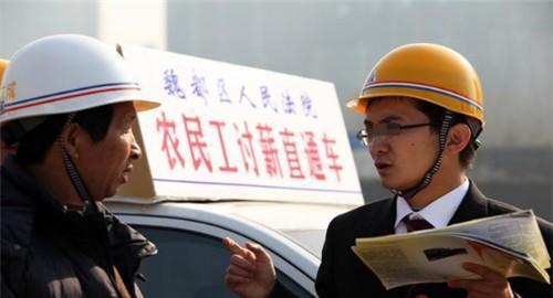 李业爱美食 专家建议取消“包工头”？工资直接发到农民工手中，这可行吗？