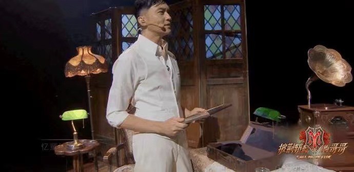 张淇|人气排名跃居第一，反超“大魔王”张淇，这位50岁型男凭啥这么横