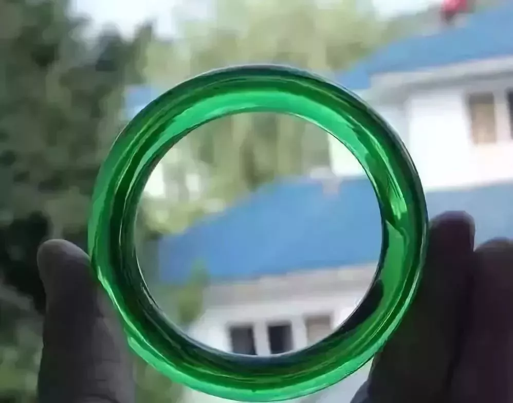 翡翠|一根塑料管能冒充价值百万的飘花手镯，五花八门的骗术