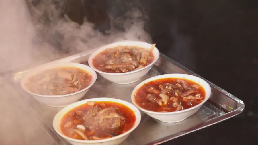 黔东南头条新闻 贵州岑巩：土家美食羊桥锅汤，汤鲜味美让人馋