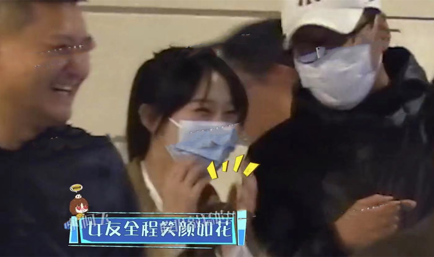 周杰|51岁周杰恋情曝光！和长腿萌妹出游举止亲密，深夜挽手同回酒店