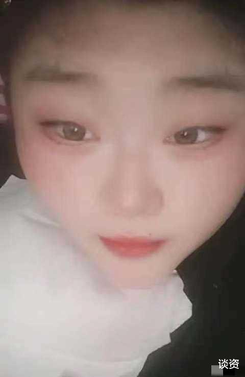 四大天王|51岁大衣哥现身商演，穿西装挺大肚腩走路，昂首挺胸颇具星味