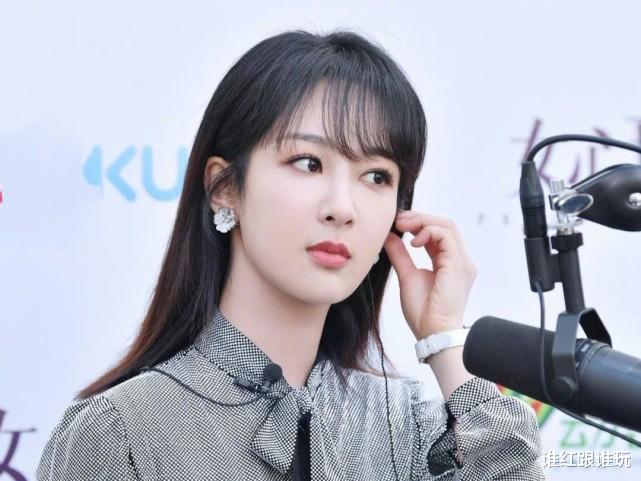 杨紫|杨紫直播状态极佳,久违的长发造型清新甜美!用事实回应颜值争议