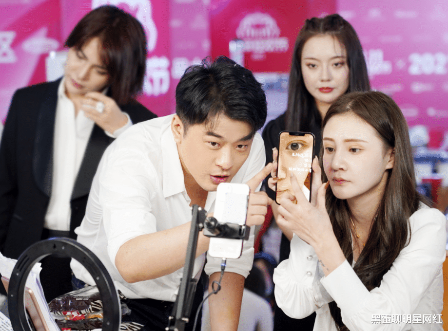 带货|冰释前嫌！辛巴连麦吴召国，交流直播心得，谈论行业未来发展方向