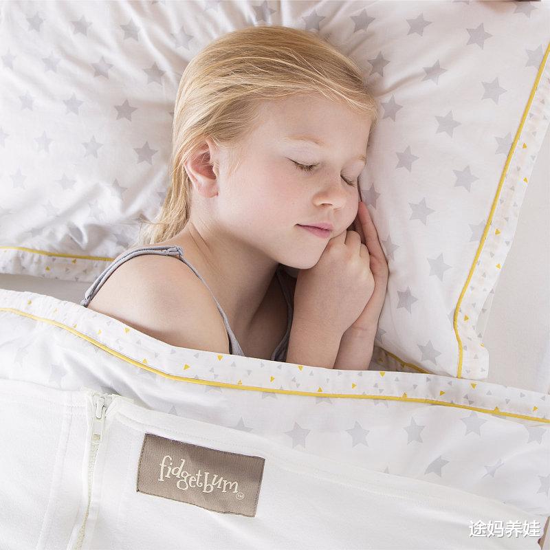 途妈养娃|数据研究显示：在秋冬供暖之前，中国妈妈的平均睡眠时间不超过3小时，其中一个重要原因是孩子“踢被子”！