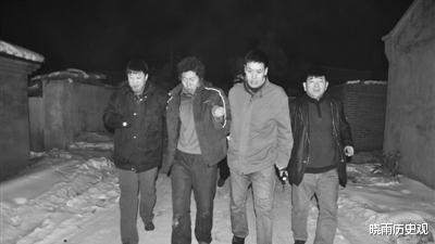 晓雨历史观 严打期间，张家这三位兄弟做了什么，让军警全力对他们进行抓捕？