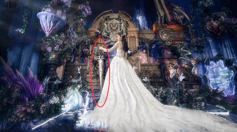 魔獸世界玩傢舉辦婚禮，現場懸掛部落旗幟，新娘拿著霜之哀傷-圖4