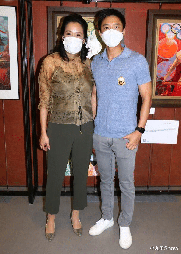 朱玲玲|郭晶晶婆婆朱玲玲真放得开，性感透视装秀身材，63岁依旧风韵犹存