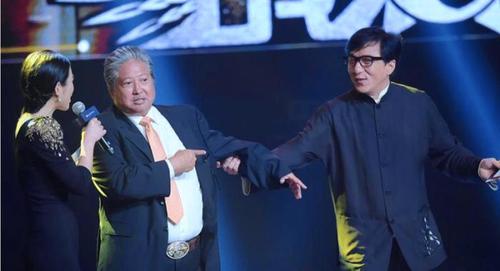 乔治·席格|成龙：有50多个人砍我的时候，只有他救了我，我任他欺负