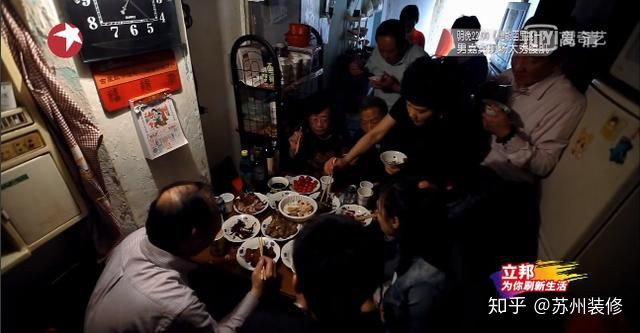济宁|14口人挤14㎡房，50岁儿子需求大，躲阁楼做宅男运动，无女孩敢嫁
