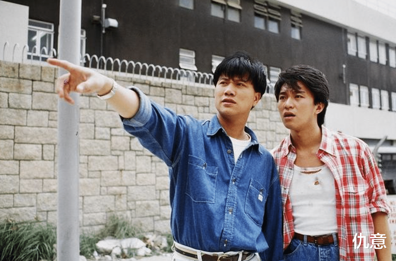 万梓良|香港艺人拜师老牌明星被剩茶水浇头红包砸脑袋：他有资格这样做！