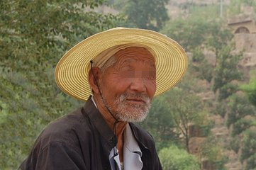 金凤说趣闻|老光棍在山洞里面,发现一口棺材,棺材里面一个美女向他招手