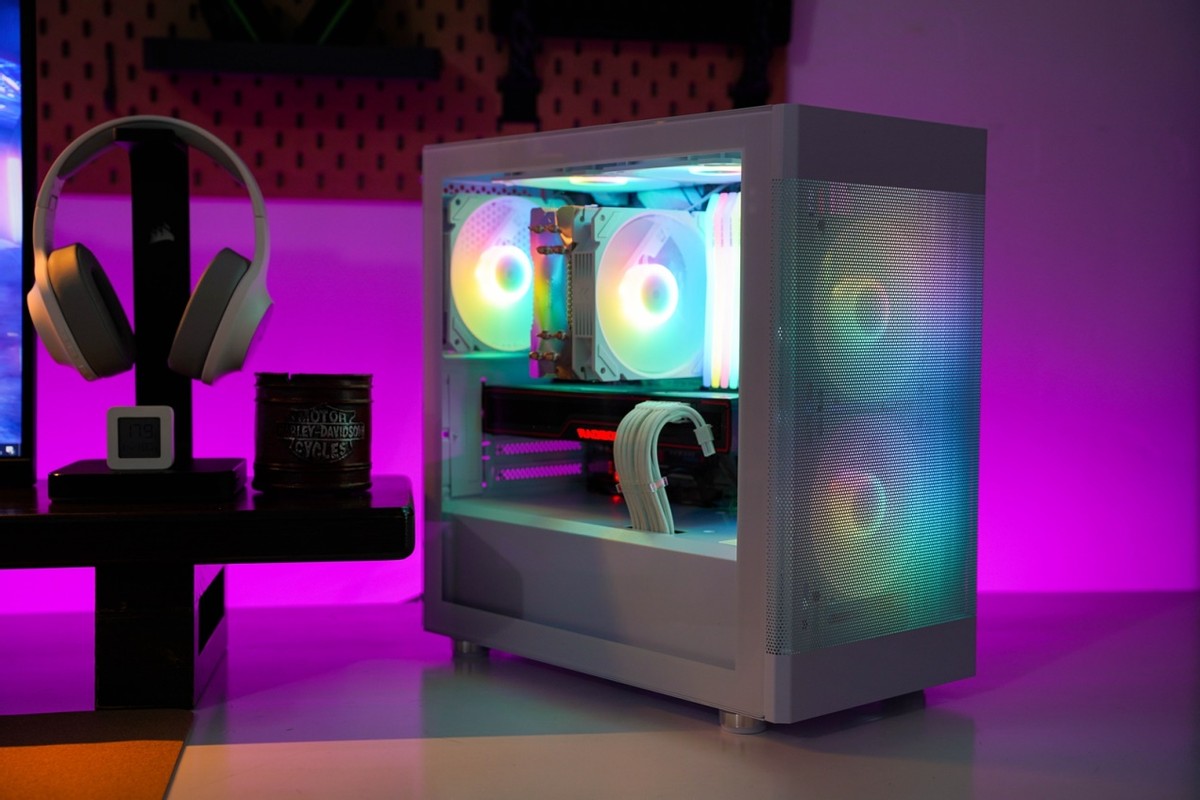 机箱|雪装中的纷呈色彩,主流电竞桌面主机装机分享